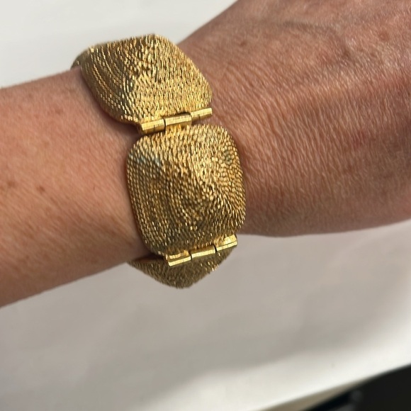 Vintage Goldplated Dome 7” Chunky Bracelet - Picture 3 of 14